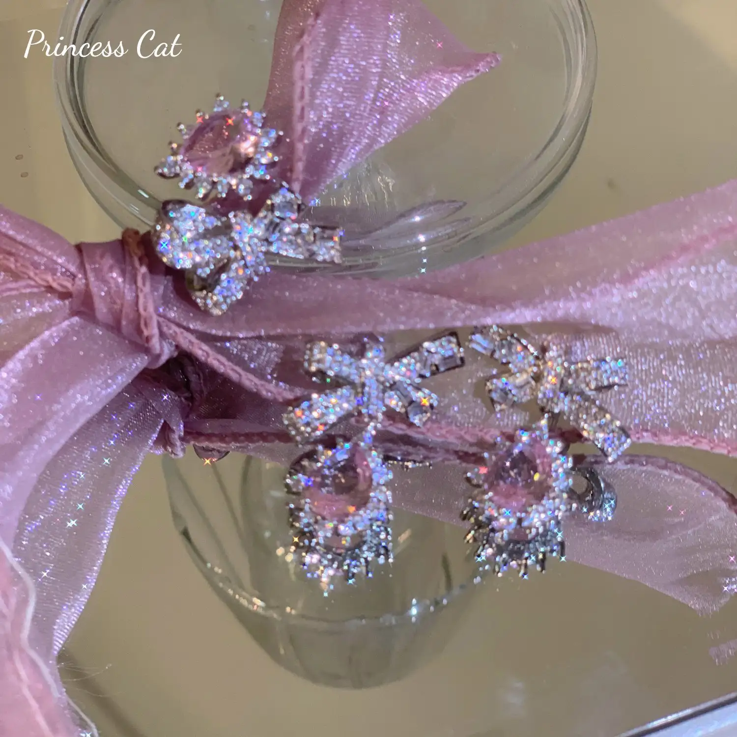 Gray-pink Zircon Bow Stud Earrings