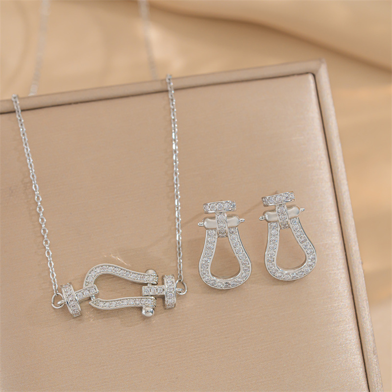 Hot Selling Horseshoe Buckle Necklace Women's Versatile Set