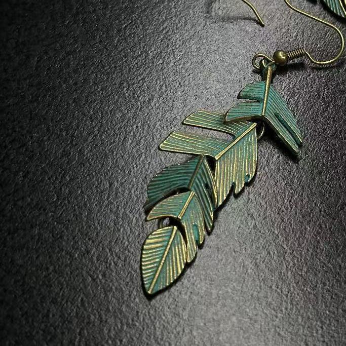 Vintage Metal Green Leaf Earrings, Bohemian High-end Ear Clips