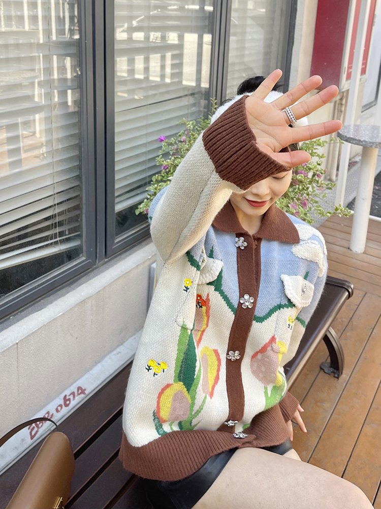 Women's Flower Heavy Industry Rhinestone Button Tulip Wool Knit Cardigan