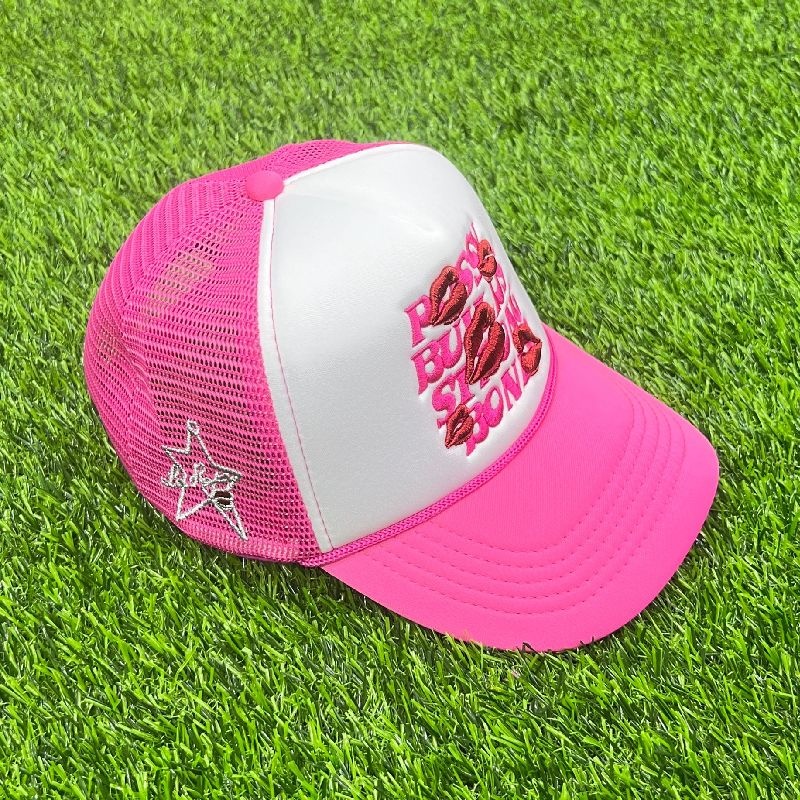Men's Small Crowd Embroidered Hat With Lips In Summer