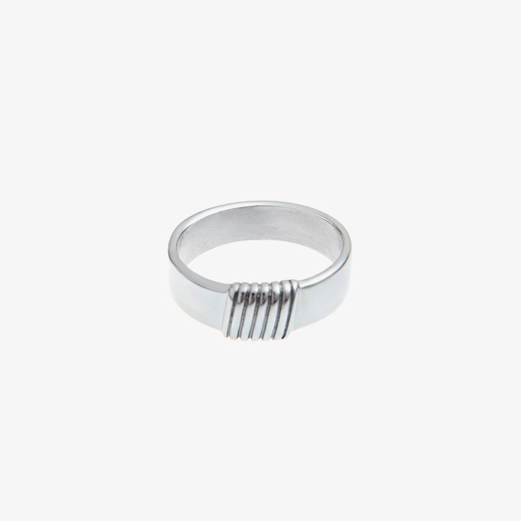 Title 4, Premium Ring Zwart Vintage Simplicity