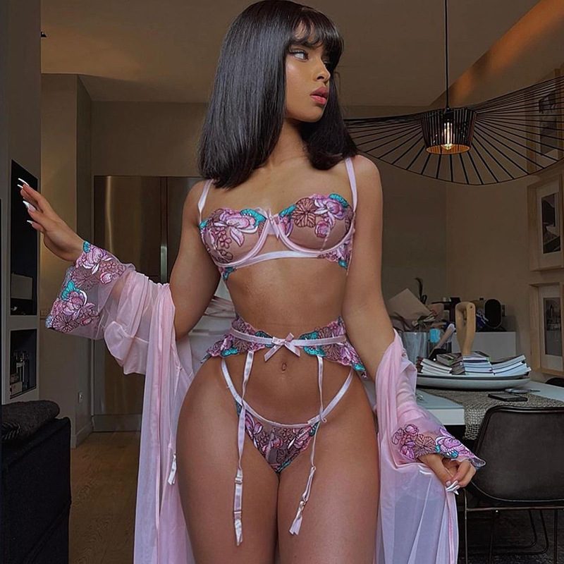 Lace Mesh Classic Embroidery Three-piece Set
