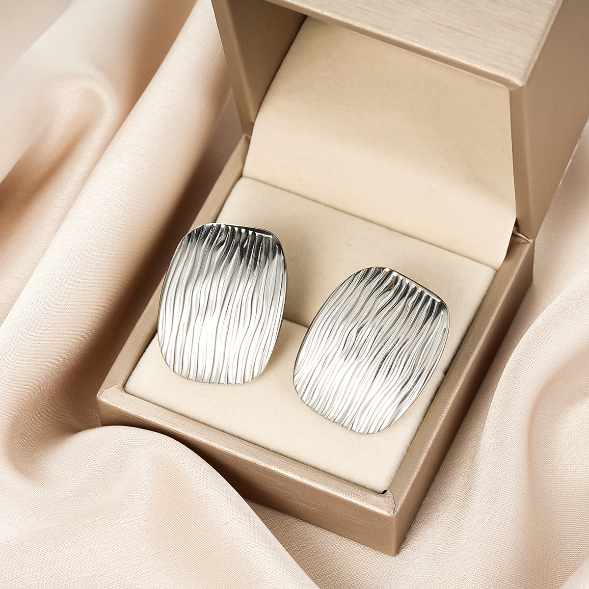 Style 13-1 Pair preview