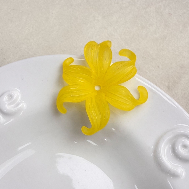 Matte Acrylic Curled Petal Iris Charms, Translucent Frosted Center-Drilled Spacers For DIY Vintage Hair Sticks, Earrings & Pendant Crafts.