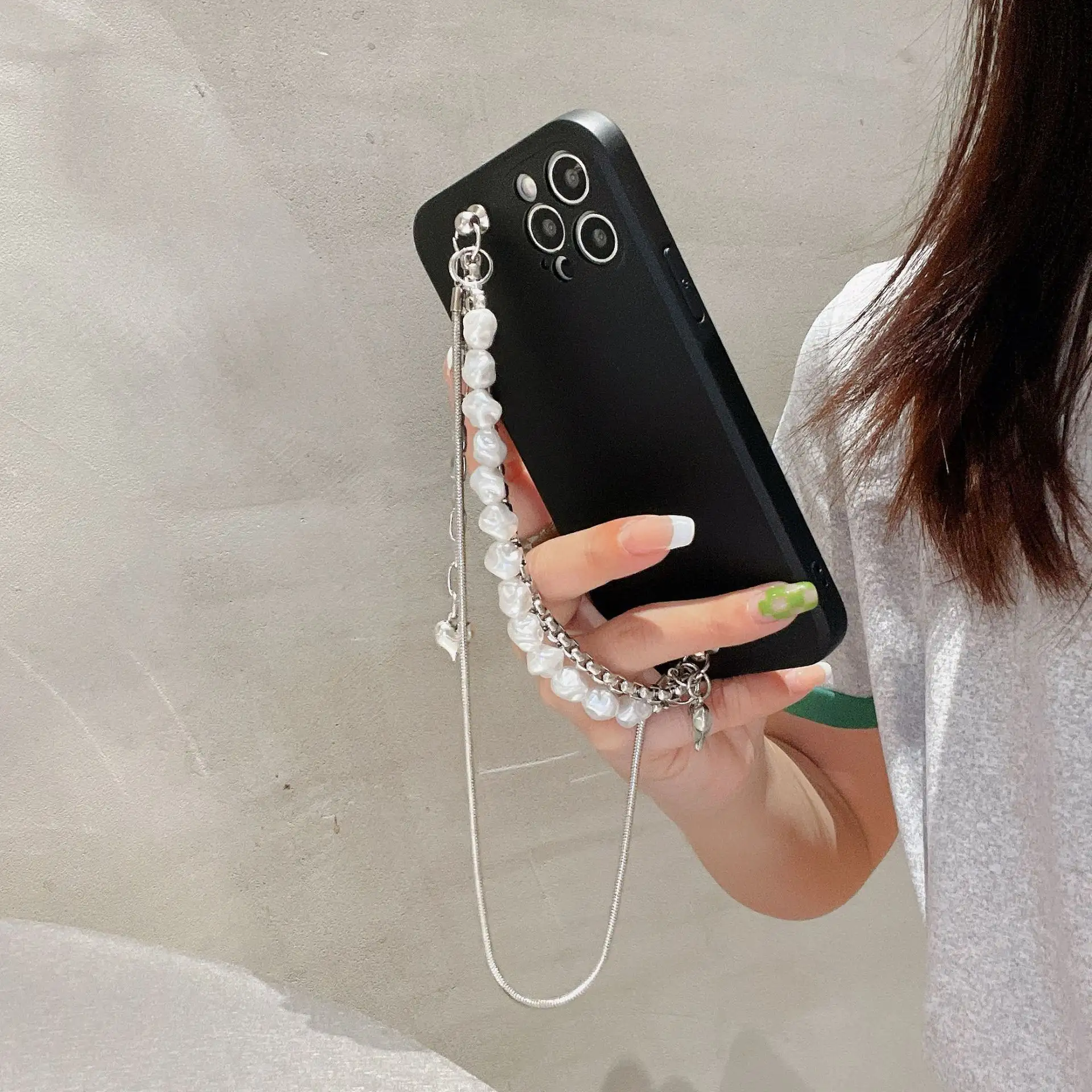 Frigid Wind Pearl Chain Phone Case Soft Shell