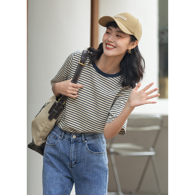 Women's Textured Hong Kong Style Contrast Color Round Neck T-shirt