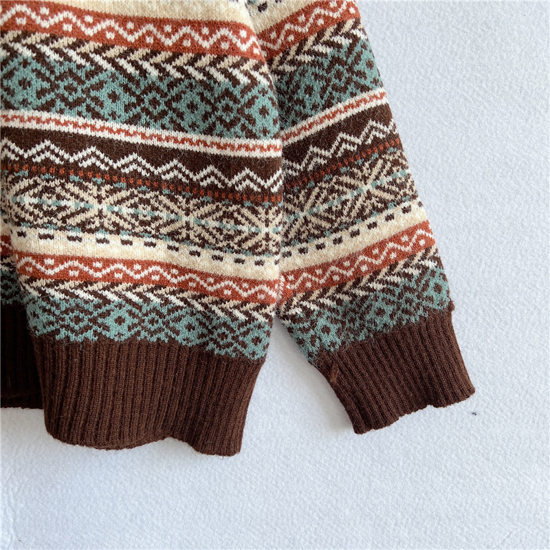 Knitted Sweater With Ethnic Print Crew Neck