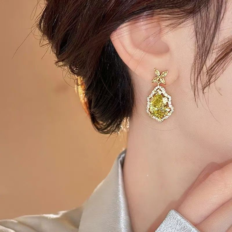 French Style Olive Green Oval Earrings For Women, Light Luxury Misty Forest & Mint Mambo Fashion High-End Ear Jewelry