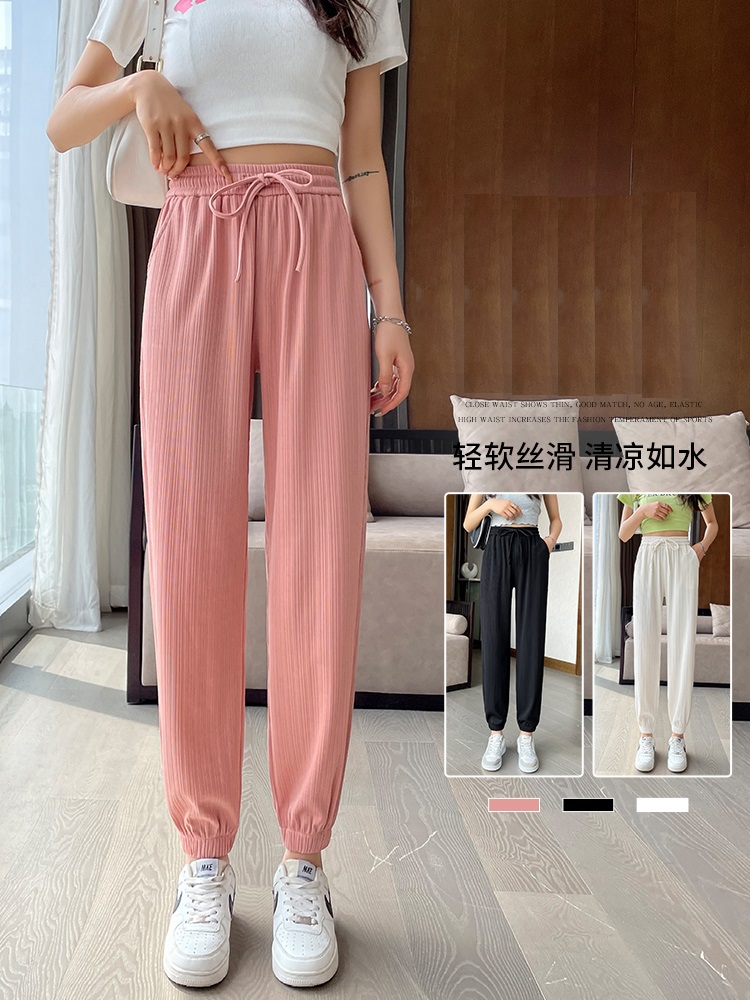 Pink cropped pants