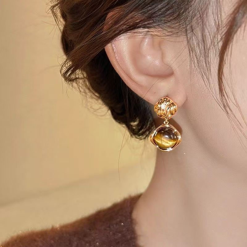 **Orecchini a Punta di Argento Sterling Silver Maillard Tigre d'Oro per Donne, Nuovi Trend Autumn/Inverno, Eleganza di Lusso**