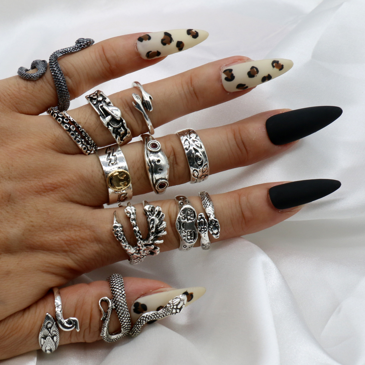 Title 3, Halloween Ornament Ring Set Schmuck für Hallowe...