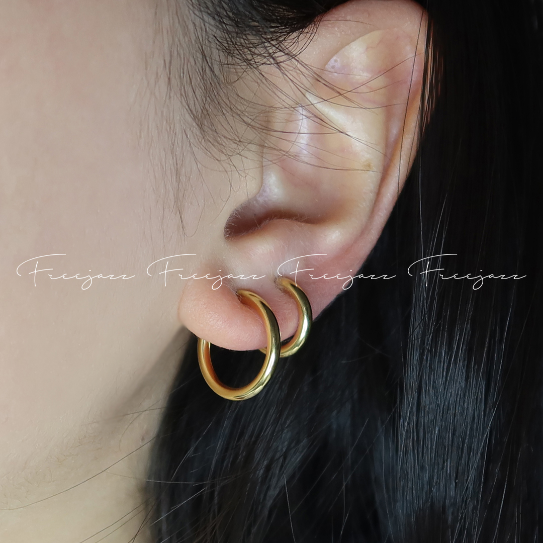 The New Little Red Book Is The Same Style Without Pierced