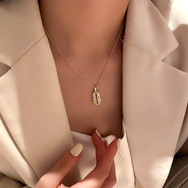 French Design Fashionable Zircon Inlaid Diamond Clavicle Chain Female Personality Necklace