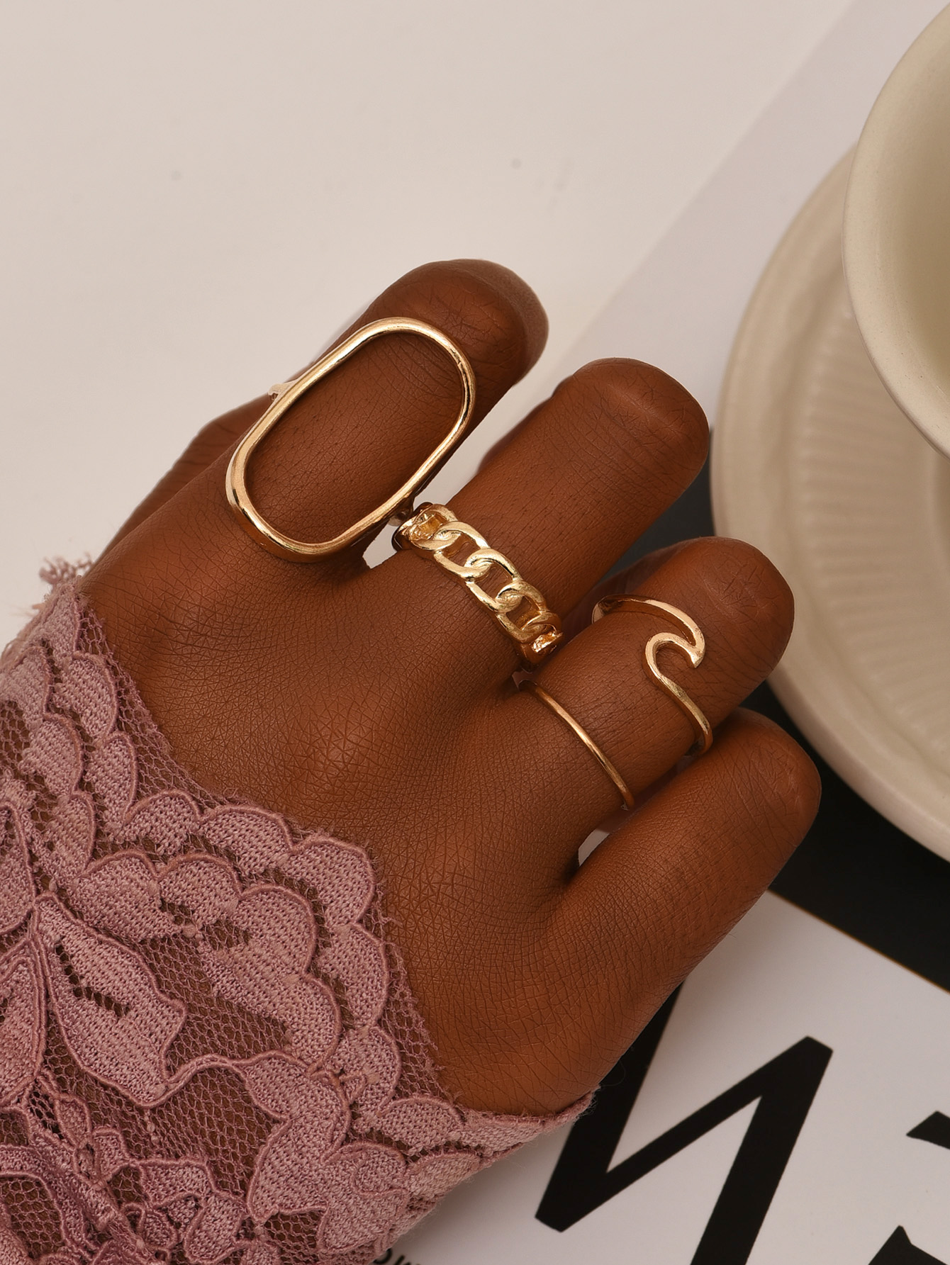 Fashionable Personality Geometric Hollow Women's Ring