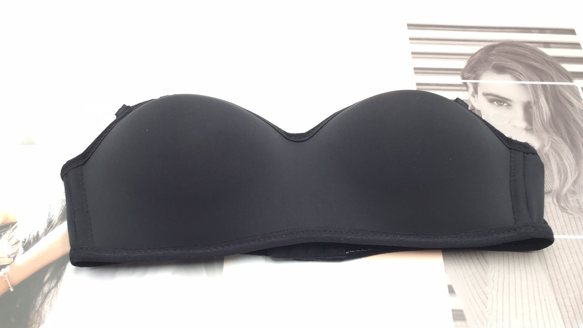 Title 3, Gathered non-slip lingerie bra