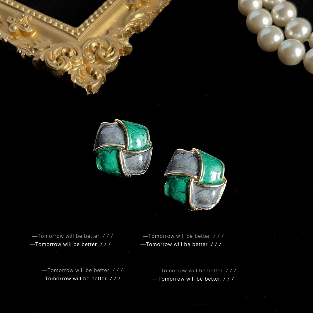 Retro Niche Earrings Women Vintage Style Elegant Stud Earrings Luxury Fashion Jewelry Gift