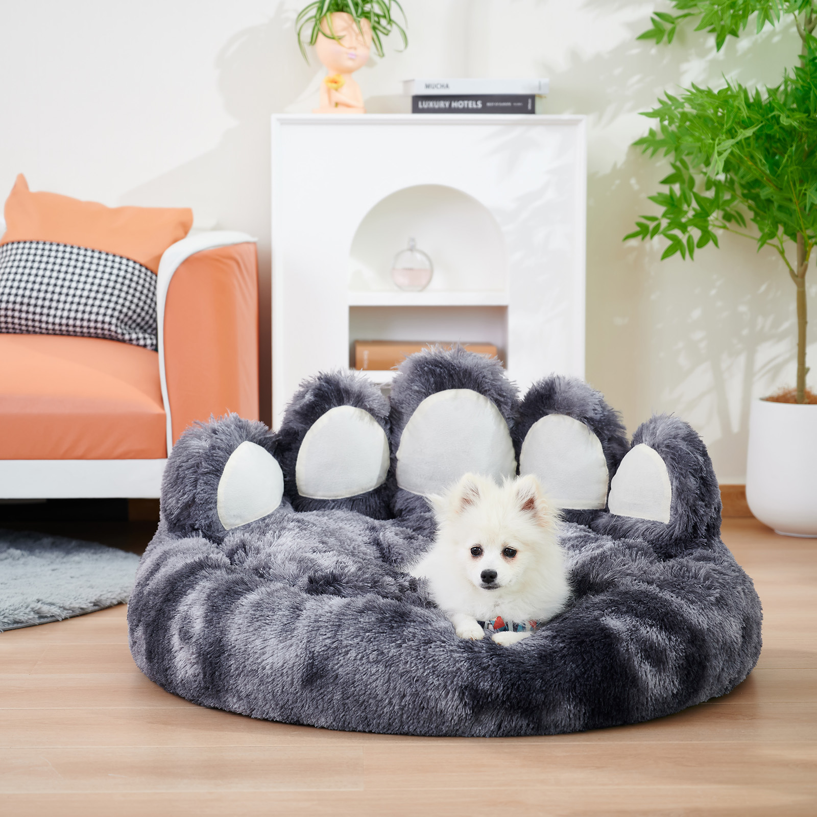 Cozy Bear Paw Dog Bed for Pets. Unique and Adorable Standing Bear Paw Design, Tailored for Small and Medium Dogs, Warm and Luxuriously Soft Comfort, Distinctive and Stylish Design, Versatile and Practical Pet Bed, Restoring Upright Shape After Unpacking.