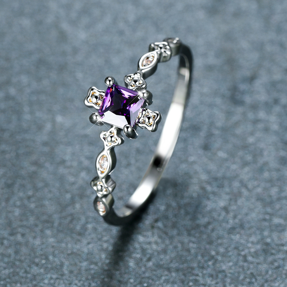 خاتم أزرق من الألماس بتصميم أوروبي وأمريكي