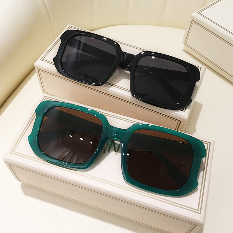 Women's New Fashionable Thick Frame Sunglasses - Image 5