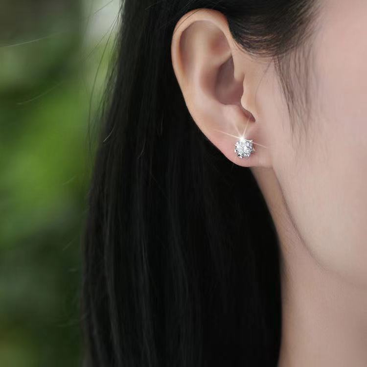 Women's Fashion Personality Moissanite Stud Earrings