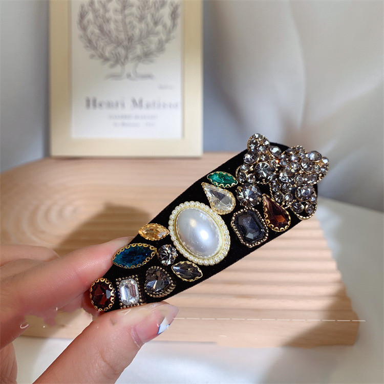 Vintage Baroque Pearl Color Velvet Drop Hair Clip