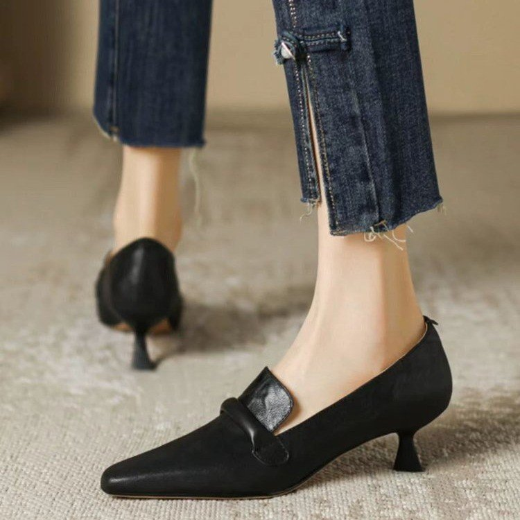 2025 New Retro French Style Minimalist Elegant High-End Niche Shoes, Women's Pointed Toe Stiletto Low Heel Plus Size Single Shoes