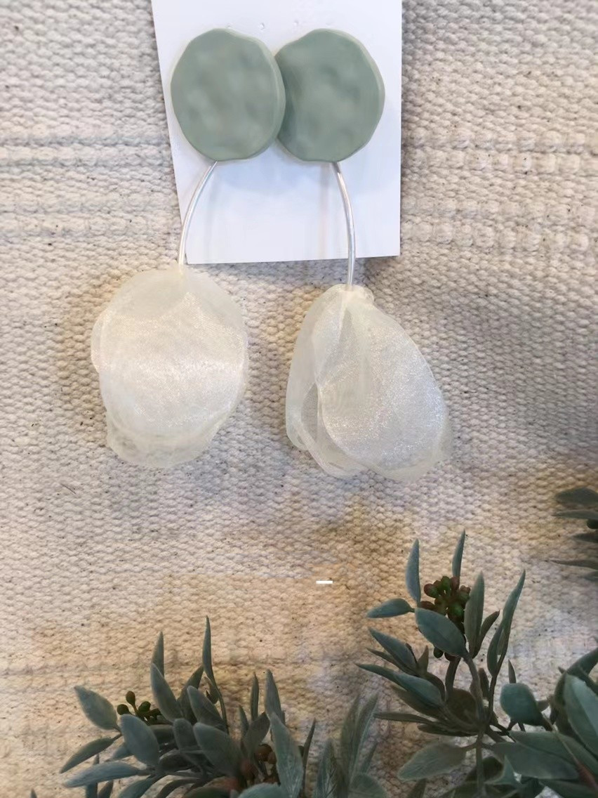 Women's Tulle Exaggerated Flower Stud Earrings