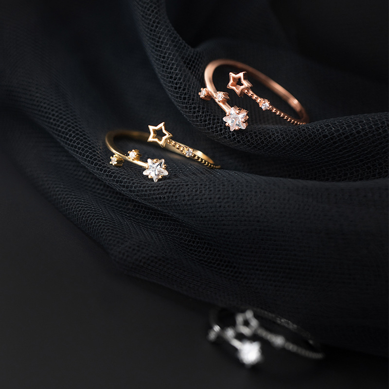 Elegant Simple Star Ring With Diamonds