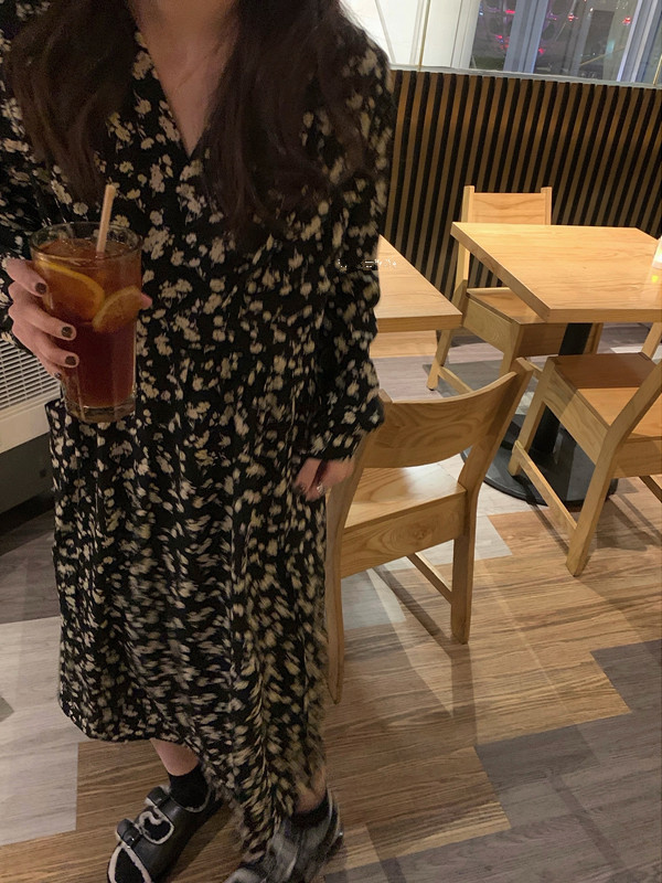 Women's Black Temperament V-neck Floral Chiffon Dress