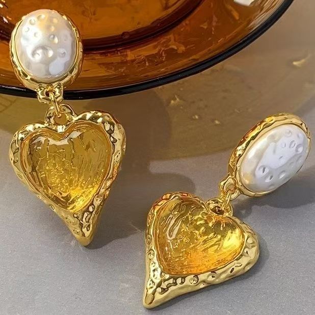 2026 New Vintage French Style Heart Earrings, Zhang Jiayi Jiang Xi Same Style Imitation Pearl Drop Earrings