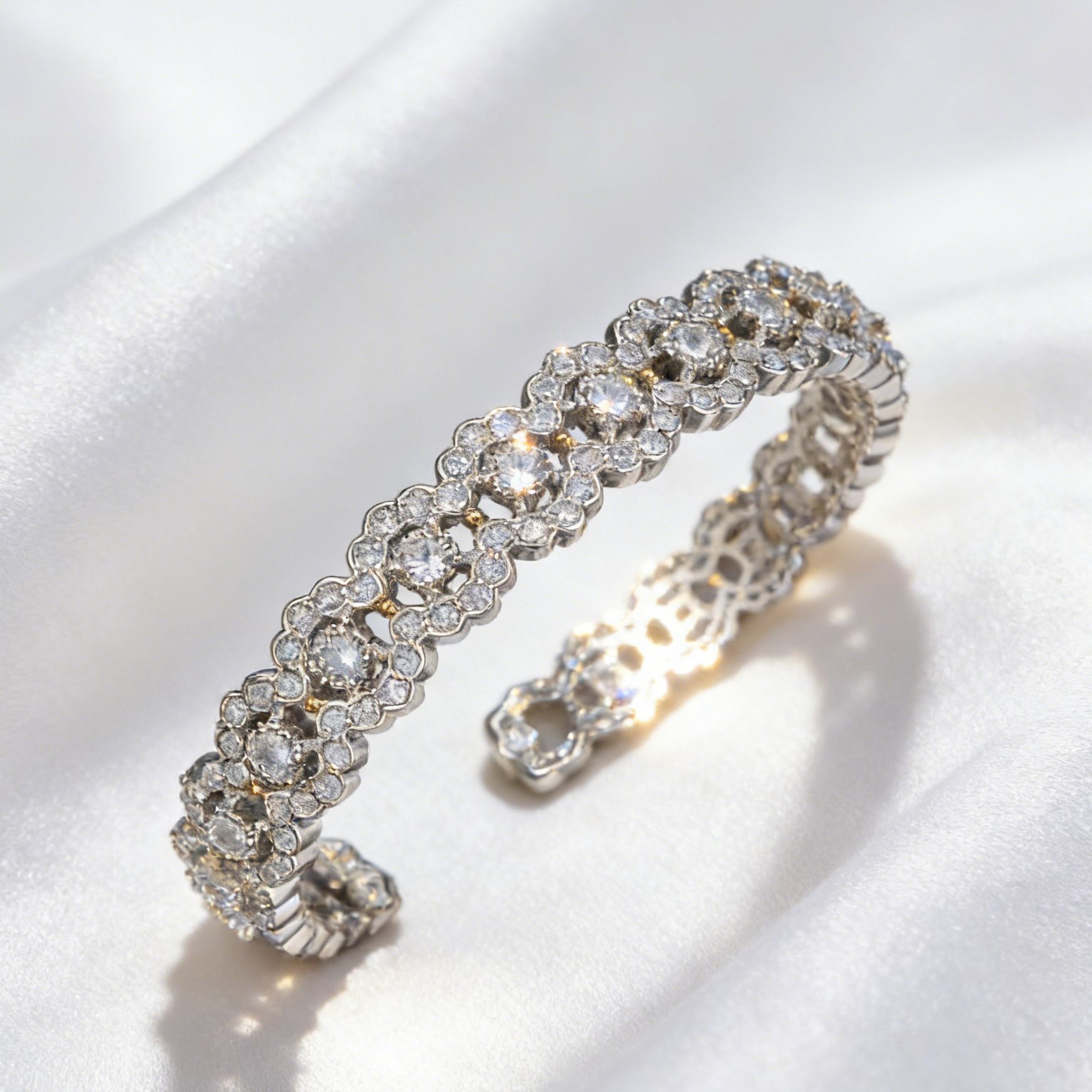 Offener Armreif Damen Strass Seitenansicht