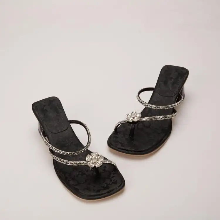 Exquisite Rhinestone Flower Slippers For Women's Summer Outdoor Wear, French Style Set With Thick Toes And Exquisite Sandals