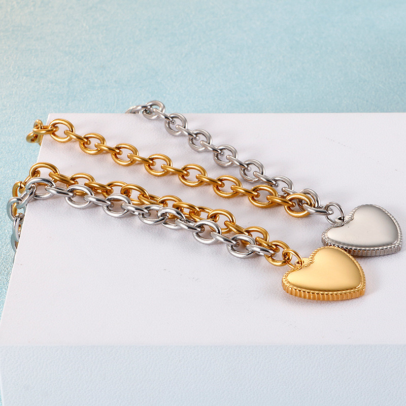 Titanium Steel Edged Heart-shaped Gold Bracelet Can Be Worn By Men And Women