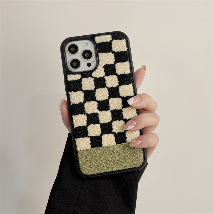 Funda celular cuadrille peluche negro beige verde