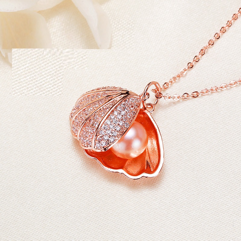 Gold Shell Pendant Freshwater Pearl Necklace