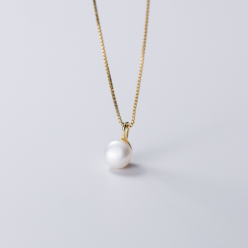 Women's Simple Temperament Oval Pearl Necklace