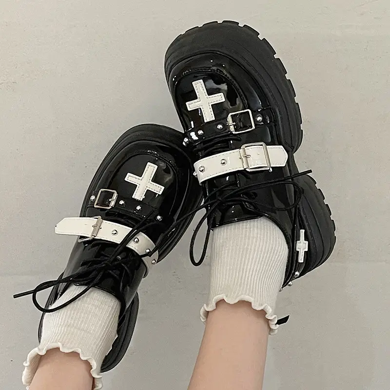 Personalized Small Leather Shoes Design Sense Black And White Leather Surface