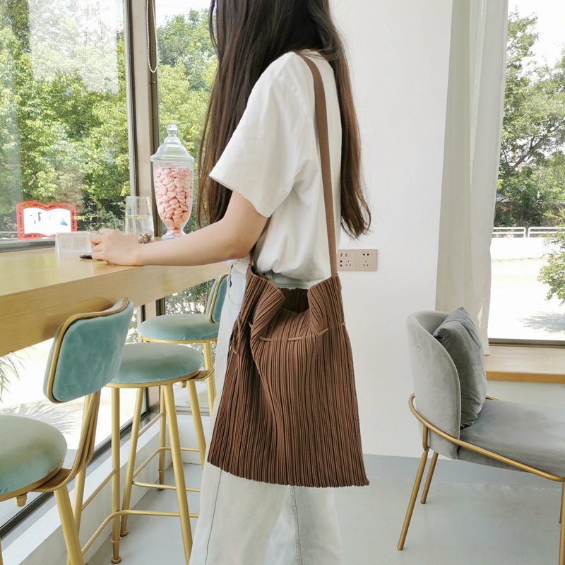 Niche Design Drawstring Folds Bucket Bag Fashion Art Simple One Shoulder