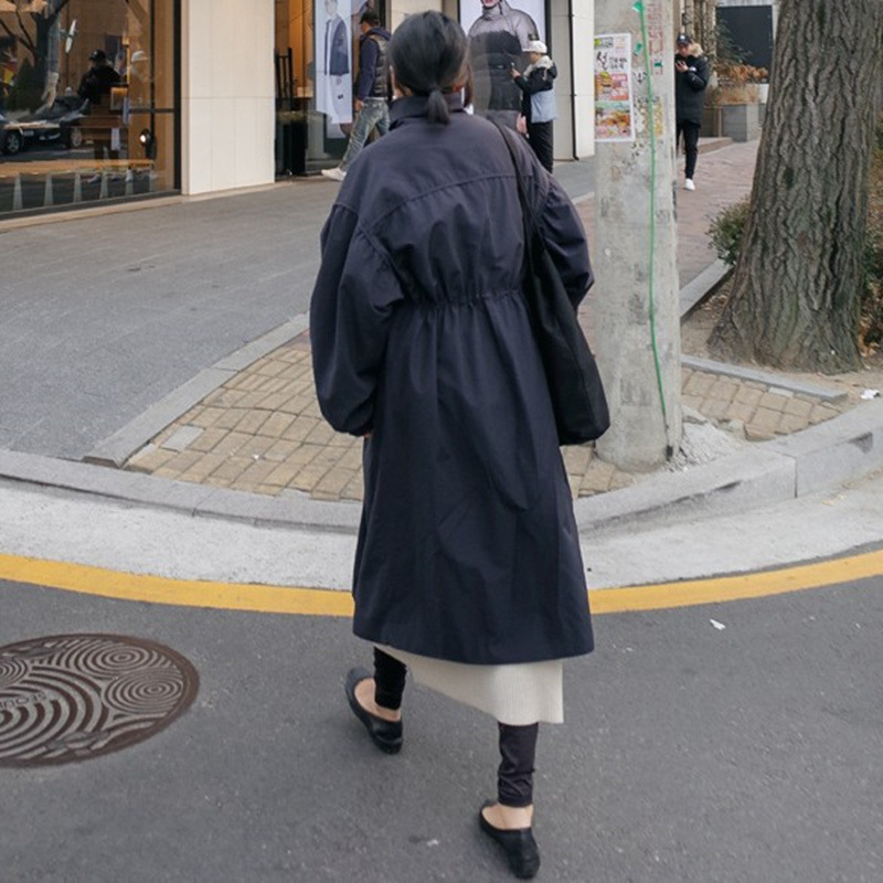 جاكيت نسائي خفيف بطول متوسط لموسم الخريف