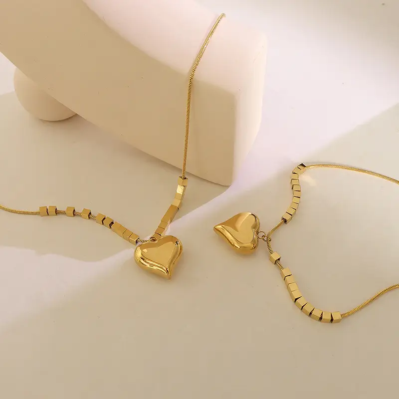 Niche Design Heart Pendant Necklace