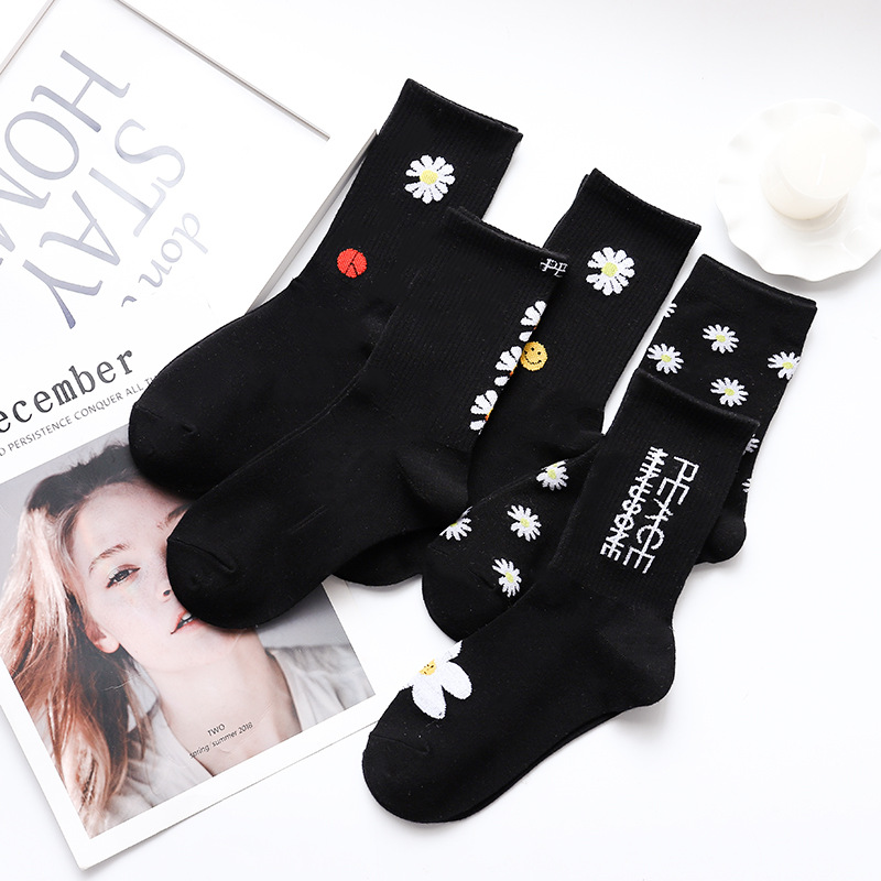 Title 6, Schwarze Daisy-Socken