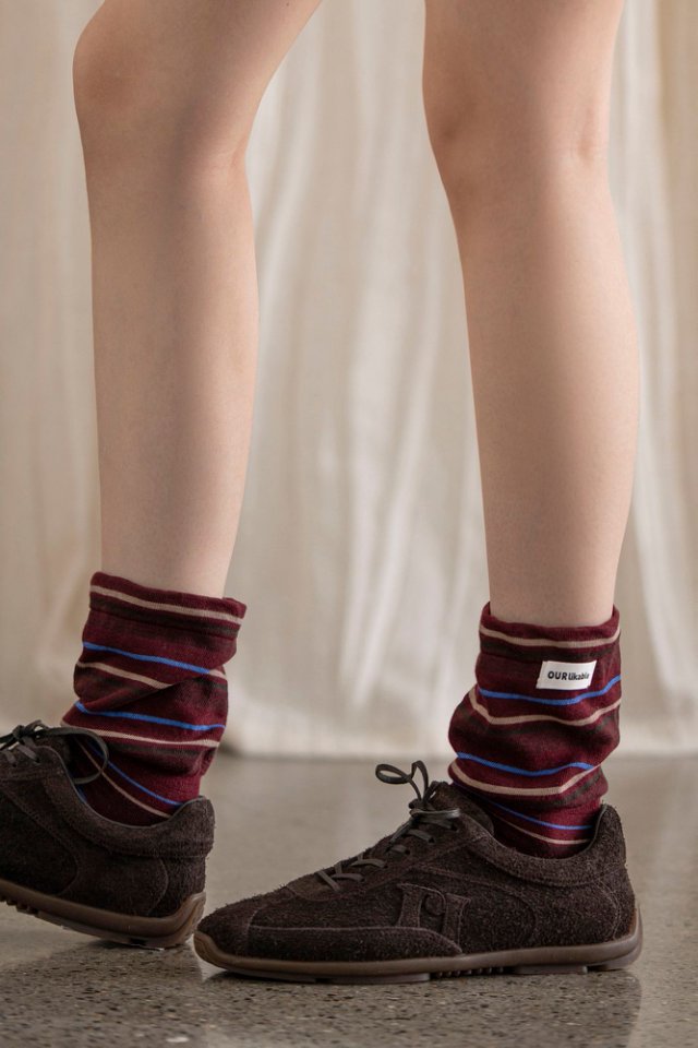 Korean Ins Trendy Color-block Striped Mid-calf Socks, Featuring Fabric Label Letters, Flared Wide Cuffs, Slim-fit Slouchy Socks For Autumn And Winter