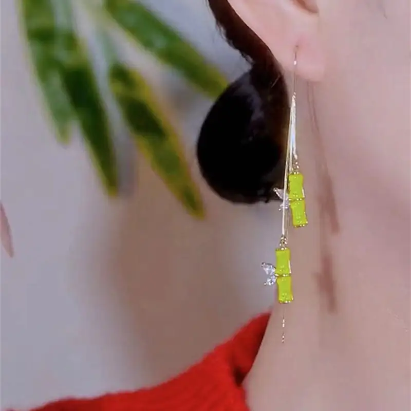 Women's Green Diamond-encrusted Slub Tassel Ear Wire