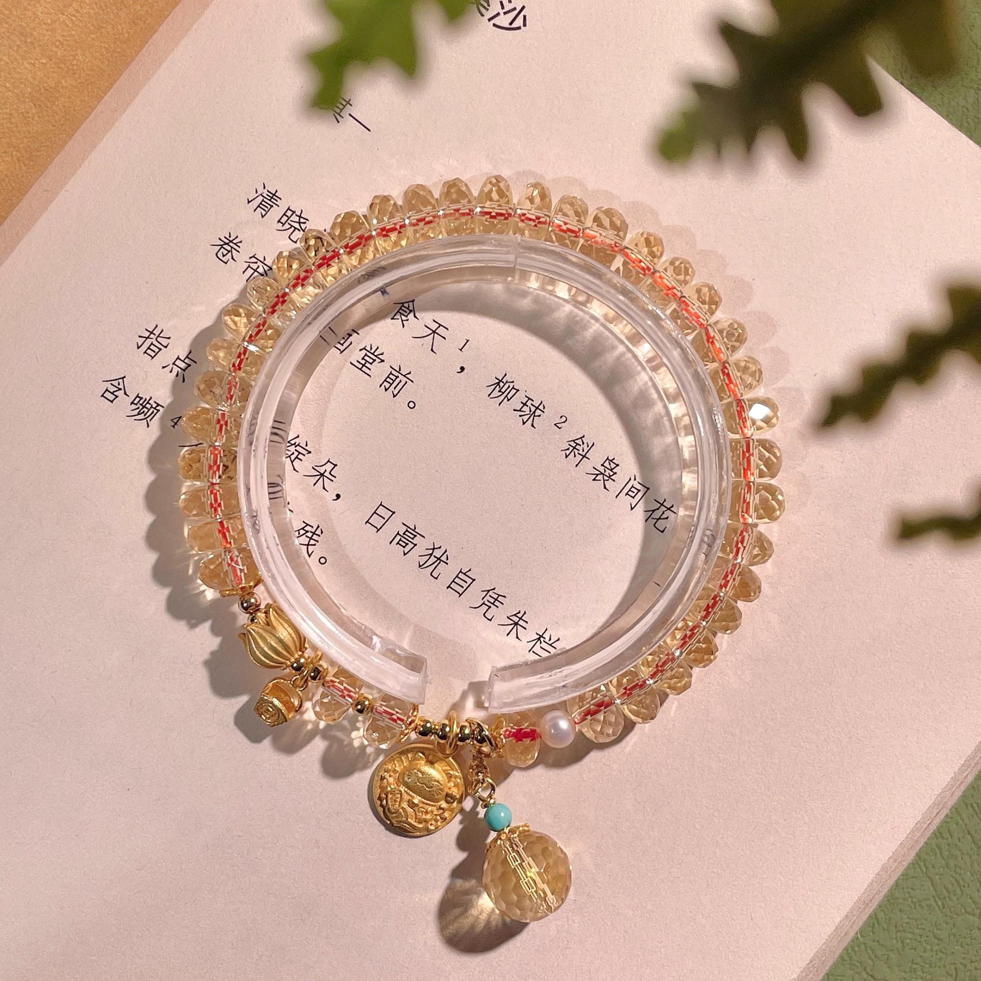 Single-ring Faceted Crystal Strand With Lucky Cat Pendant