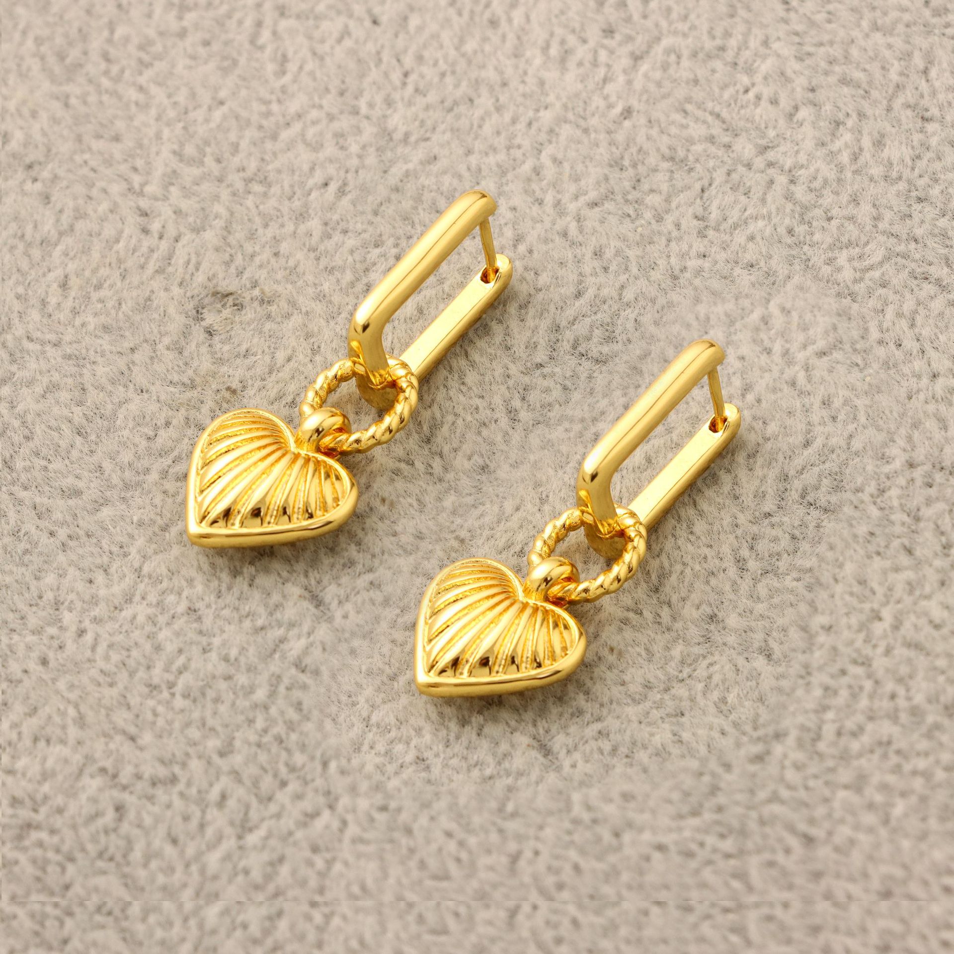 Gold Light Luxury Detachable Fashion U-shaped Ring With Peach Heart Pendant