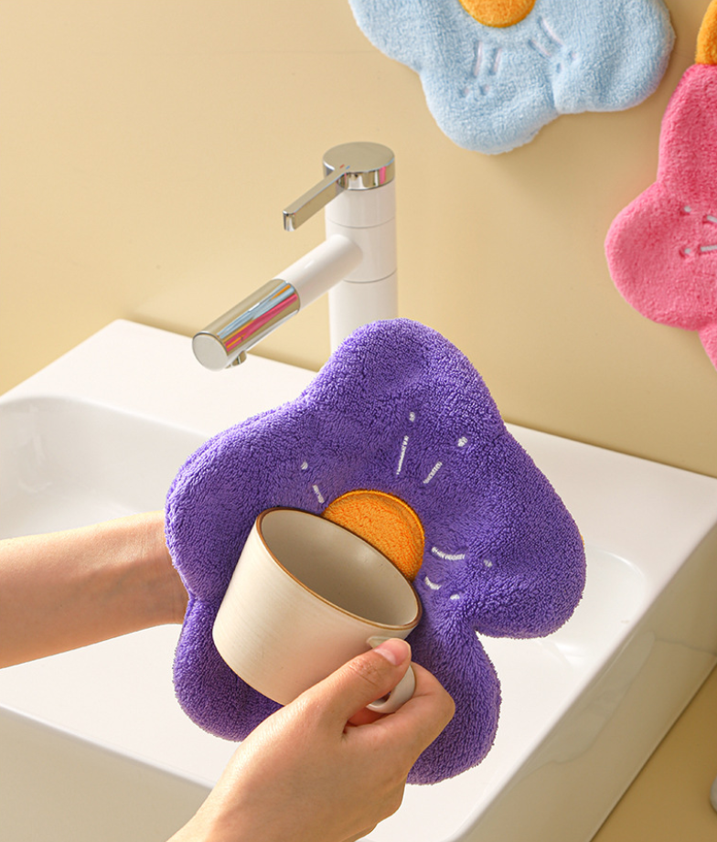 Thick Coral Fleece Hanging Hand Towels, Creative Cartoon Flower Hand Towels, Table Cleaning Cloths Wholesale — foto 2
