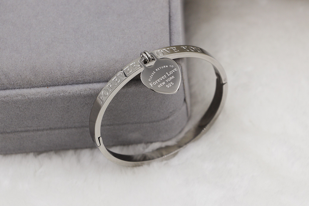 Title 1, Titanium Stalen Forever Love Armband met enkele...