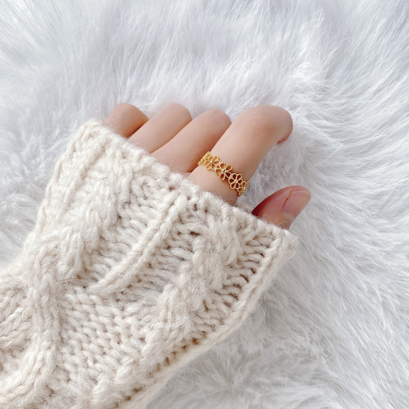 Women's Fashion Simple Sterling Silver Hollow Lace Ring