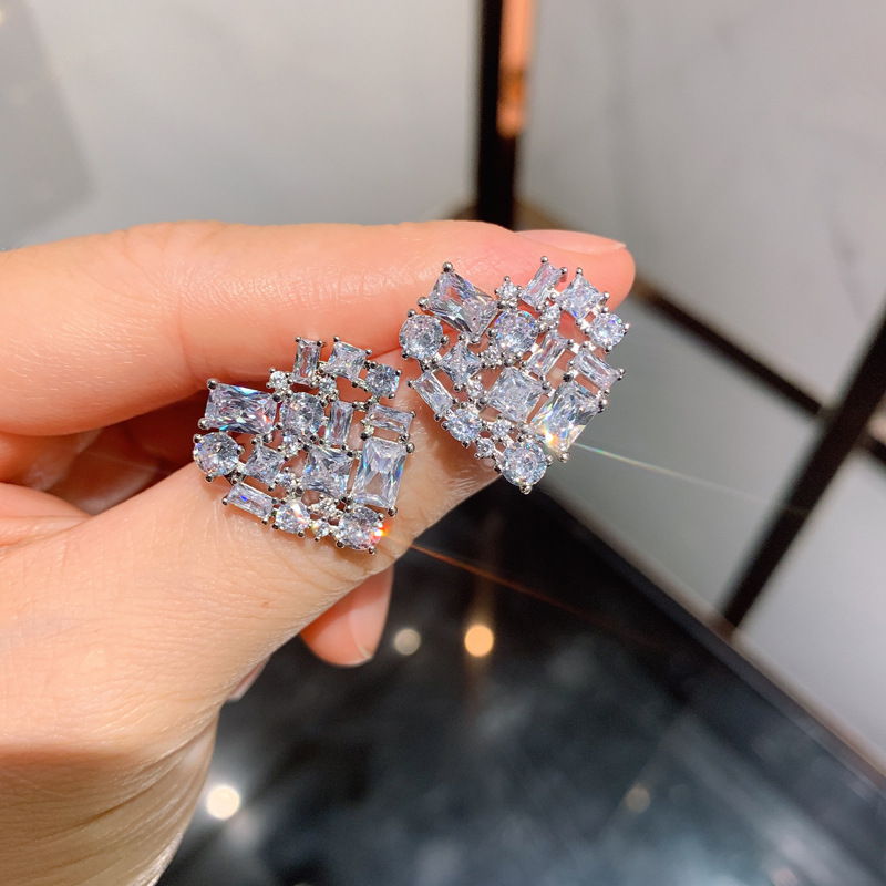 Popular Internet Celebrity Xiaoqing's New High-carbon Simulation Diamond Ring